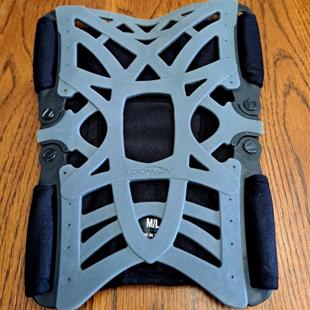 Reaction Web Knee Support Brace by Donjoy M/L